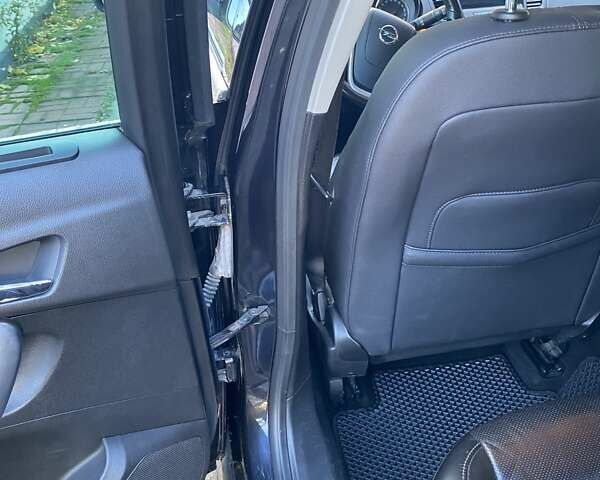 Черный Опель Инсигния, объемом двигателя 1.96 л и пробегом 208 тыс. км за 7750 $, фото 40 на Automoto.ua