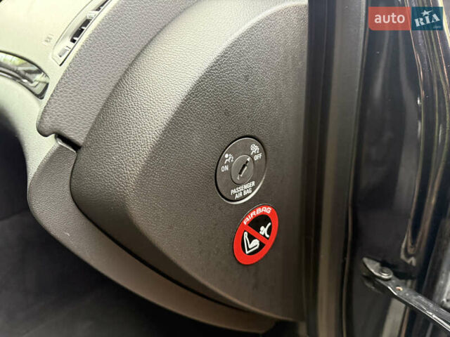 Черный Опель Инсигния, объемом двигателя 1.6 л и пробегом 204 тыс. км за 8300 $, фото 40 на Automoto.ua