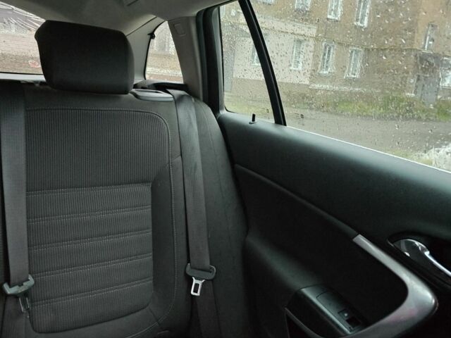 Черный Опель Инсигния, объемом двигателя 2 л и пробегом 305 тыс. км за 2800 $, фото 10 на Automoto.ua