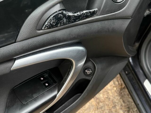 Черный Опель Инсигния, объемом двигателя 2 л и пробегом 330 тыс. км за 2750 $, фото 7 на Automoto.ua