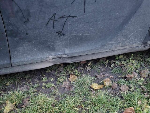 Черный Опель Инсигния, объемом двигателя 2 л и пробегом 305 тыс. км за 2800 $, фото 4 на Automoto.ua