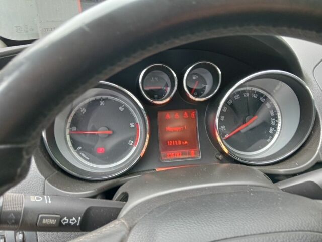 Чорний Опель Інсігнія, об'ємом двигуна 2 л та пробігом 236 тис. км за 7500 $, фото 9 на Automoto.ua