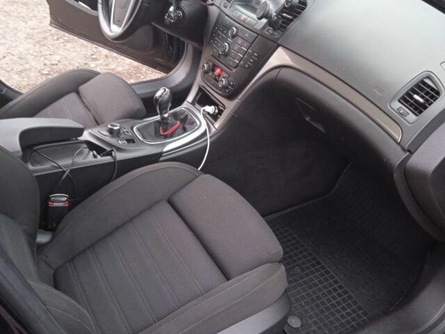 Черный Опель Инсигния, объемом двигателя 1.6 л и пробегом 240 тыс. км за 5600 $, фото 6 на Automoto.ua