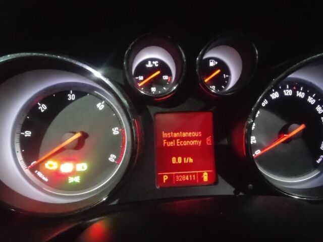 Черный Опель Инсигния, объемом двигателя 2 л и пробегом 328 тыс. км за 3200 $, фото 5 на Automoto.ua