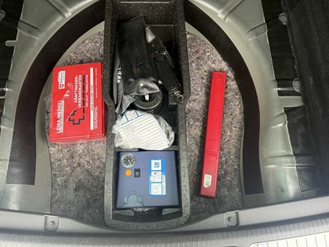 Черный Опель Инсигния, объемом двигателя 1.6 л и пробегом 204 тыс. км за 8000 $, фото 23 на Automoto.ua