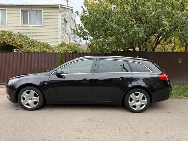 Черный Опель Инсигния, объемом двигателя 1.6 л и пробегом 204 тыс. км за 8300 $, фото 2 на Automoto.ua