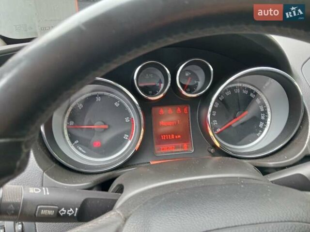 Черный Опель Инсигния, объемом двигателя 1.96 л и пробегом 236 тыс. км за 7500 $, фото 12 на Automoto.ua