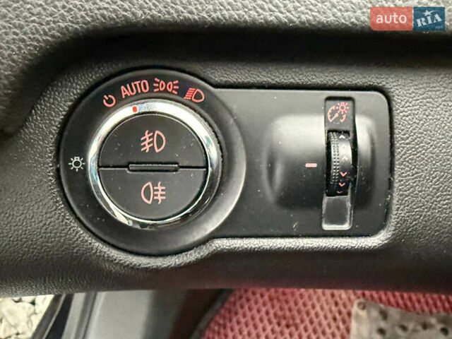 Черный Опель Инсигния, объемом двигателя 1.96 л и пробегом 242 тыс. км за 7600 $, фото 44 на Automoto.ua