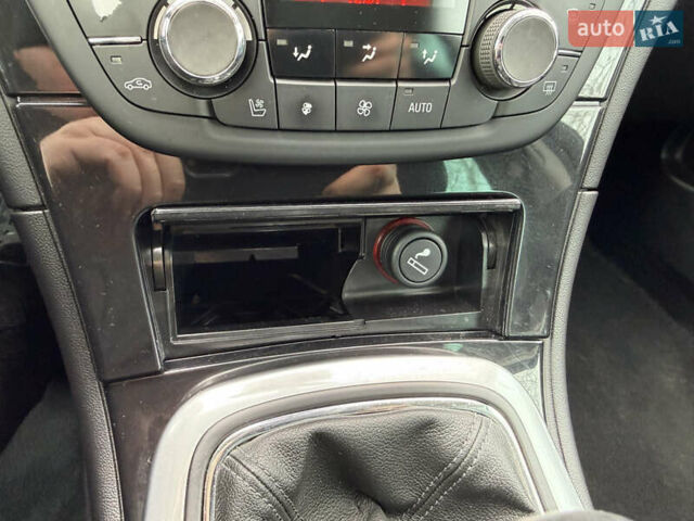 Черный Опель Инсигния, объемом двигателя 1.6 л и пробегом 204 тыс. км за 8400 $, фото 40 на Automoto.ua