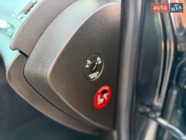 Черный Опель Инсигния, объемом двигателя 1.6 л и пробегом 206 тыс. км за 8000 $, фото 49 на Automoto.ua