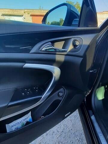 Чорний Опель Інсігнія, об'ємом двигуна 2 л та пробігом 180 тис. км за 8500 $, фото 5 на Automoto.ua