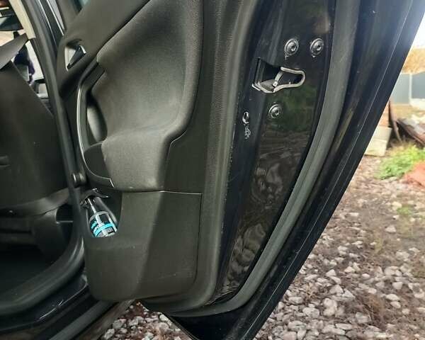 Черный Опель Инсигния, объемом двигателя 1.96 л и пробегом 206 тыс. км за 7200 $, фото 18 на Automoto.ua