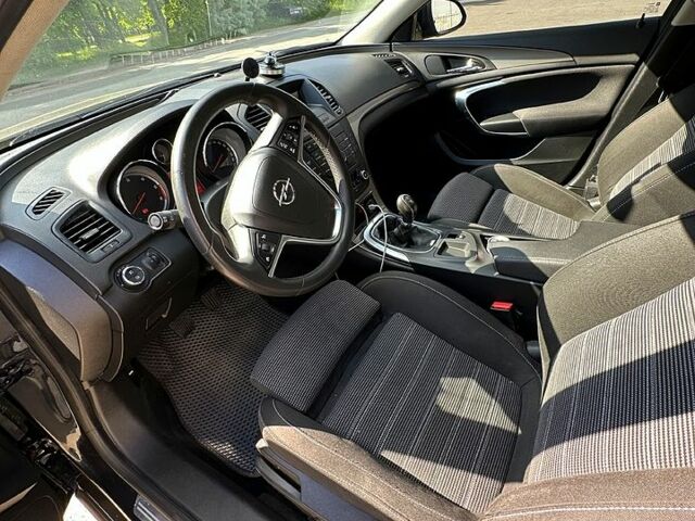 Черный Опель Инсигния, объемом двигателя 2 л и пробегом 296 тыс. км за 7000 $, фото 7 на Automoto.ua