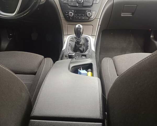 Черный Опель Инсигния, объемом двигателя 1.96 л и пробегом 206 тыс. км за 7200 $, фото 6 на Automoto.ua