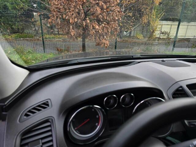 Черный Опель Инсигния, объемом двигателя 1.96 л и пробегом 197 тыс. км за 6999 $, фото 6 на Automoto.ua