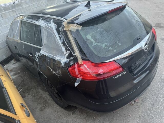 Опель Инсигния 2010 в Белой Церкве на Automoto.ua Черный Опель Инсигния, объемом двигателя 2 л и пробегом 300 тыс. км за 2000 $, фото 4 на Automoto.ua