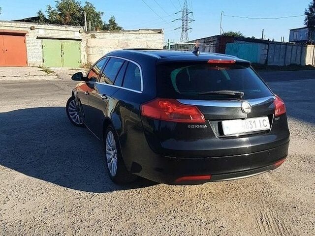 Чорний Опель Інсігнія, об'ємом двигуна 2 л та пробігом 180 тис. км за 8400 $, фото 1 на Automoto.ua