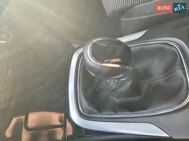 Чорний Опель Інсігнія, об'ємом двигуна 1.96 л та пробігом 225 тис. км за 7500 $, фото 6 на Automoto.ua