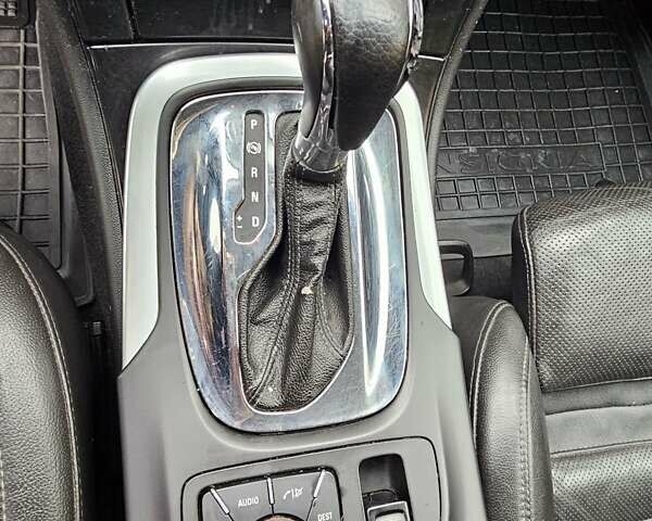 Опель Инсигния 2010 в Киеве на Automoto.ua Черный Опель Инсигния, объемом двигателя 1.96 л и пробегом 260 тыс. км за 5500 $, фото 25 на Automoto.ua