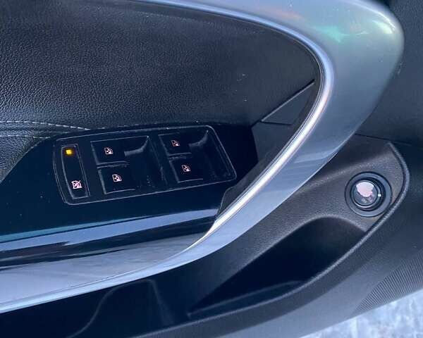 Черный Опель Инсигния, объемом двигателя 1.96 л и пробегом 328 тыс. км за 6300 $, фото 13 на Automoto.ua