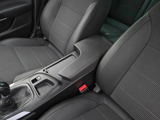 Черный Опель Инсигния, объемом двигателя 1.96 л и пробегом 197 тыс. км за 6999 $, фото 11 на Automoto.ua