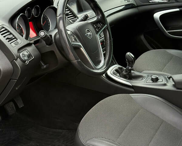 Черный Опель Инсигния, объемом двигателя 2 л и пробегом 292 тыс. км за 5900 $, фото 10 на Automoto.ua