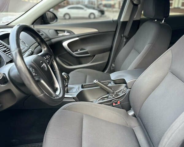 Черный Опель Инсигния, объемом двигателя 2 л и пробегом 194 тыс. км за 7500 $, фото 13 на Automoto.ua