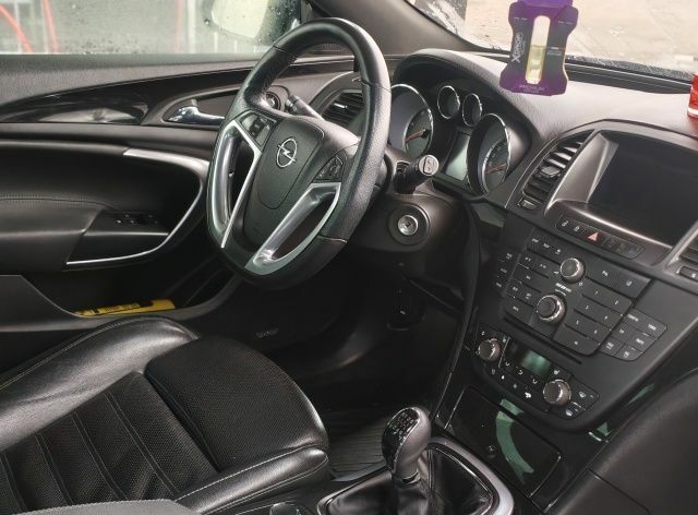 Черный Опель Инсигния, объемом двигателя 2 л и пробегом 243 тыс. км за 7500 $, фото 12 на Automoto.ua