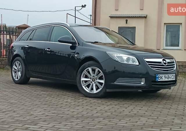Черный Опель Инсигния, объемом двигателя 2 л и пробегом 215 тыс. км за 7250 $, фото 2 на Automoto.ua