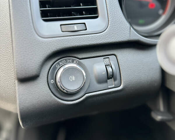 Черный Опель Инсигния, объемом двигателя 2 л и пробегом 194 тыс. км за 7500 $, фото 15 на Automoto.ua