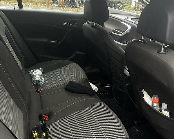 Чорний Опель Інсігнія, об'ємом двигуна 1.96 л та пробігом 288 тис. км за 6000 $, фото 12 на Automoto.ua