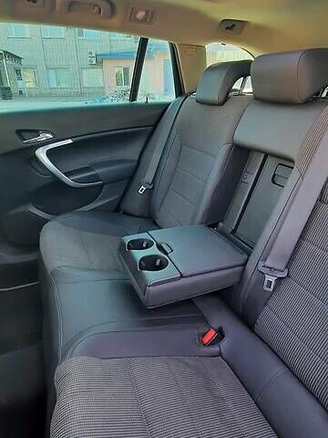 Чорний Опель Інсігнія, об'ємом двигуна 2 л та пробігом 180 тис. км за 8500 $, фото 7 на Automoto.ua