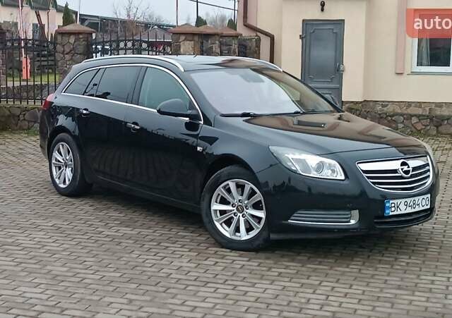 Черный Опель Инсигния, объемом двигателя 2 л и пробегом 215 тыс. км за 7250 $, фото 1 на Automoto.ua