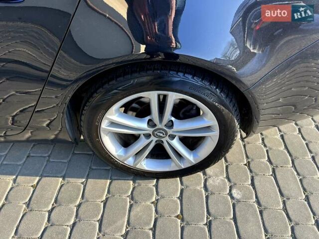 Черный Опель Инсигния, объемом двигателя 1.6 л и пробегом 200 тыс. км за 7999 $, фото 2 на Automoto.ua