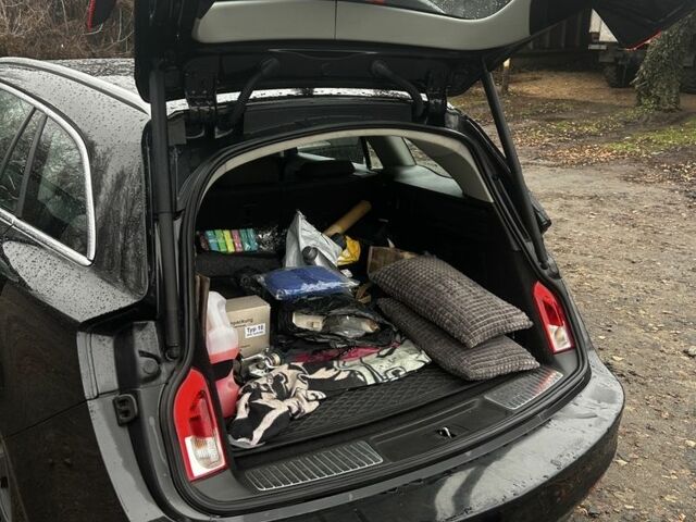 Чорний Опель Інсігнія, об'ємом двигуна 2 л та пробігом 288 тис. км за 6000 $, фото 4 на Automoto.ua