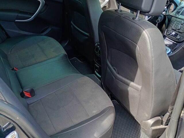 Чорний Опель Інсігнія, об'ємом двигуна 2 л та пробігом 323 тис. км за 7461 $, фото 8 на Automoto.ua