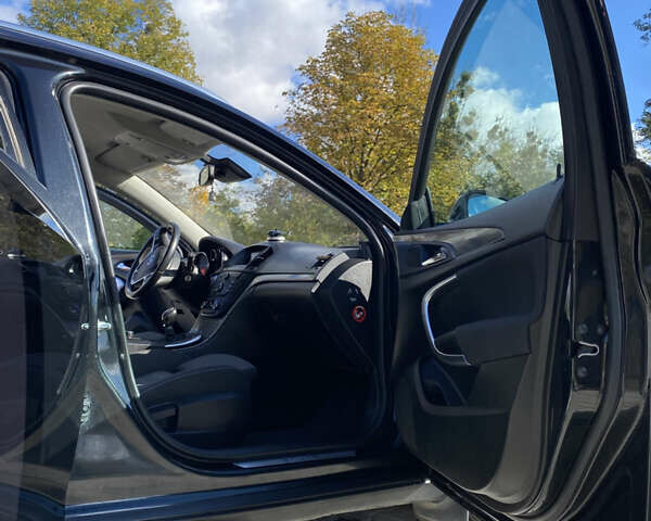 Чорний Опель Інсігнія, об'ємом двигуна 1.96 л та пробігом 231 тис. км за 7500 $, фото 2 на Automoto.ua