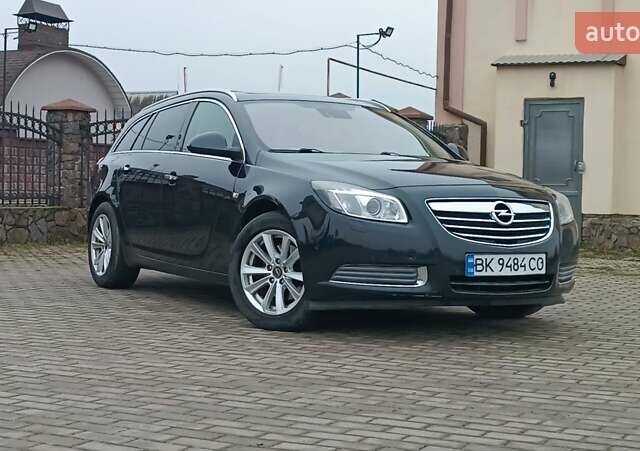 Черный Опель Инсигния, объемом двигателя 2 л и пробегом 215 тыс. км за 7250 $, фото 3 на Automoto.ua