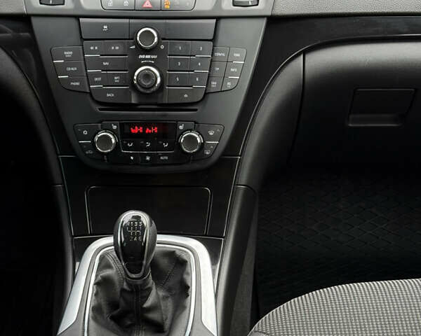 Черный Опель Инсигния, объемом двигателя 2 л и пробегом 292 тыс. км за 5900 $, фото 16 на Automoto.ua