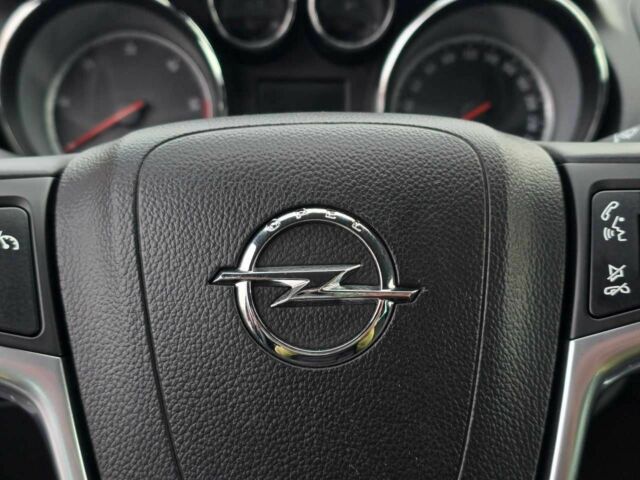 Черный Опель Инсигния, объемом двигателя 1.96 л и пробегом 197 тыс. км за 6999 $, фото 7 на Automoto.ua