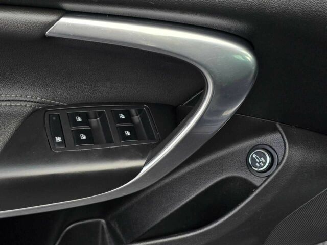 Черный Опель Инсигния, объемом двигателя 1.96 л и пробегом 197 тыс. км за 6999 $, фото 5 на Automoto.ua