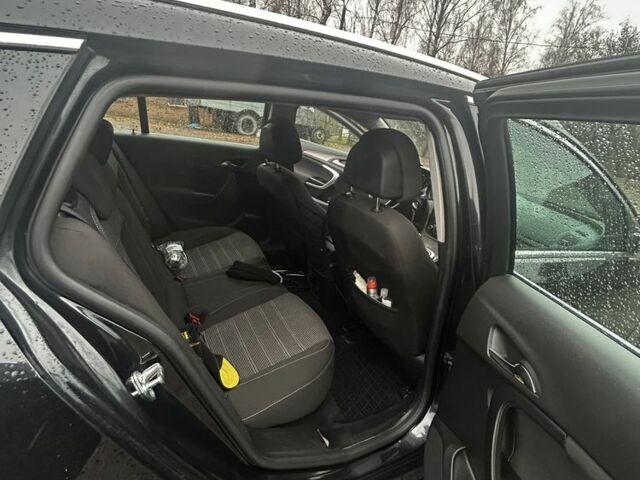 Чорний Опель Інсігнія, об'ємом двигуна 2 л та пробігом 288 тис. км за 6000 $, фото 5 на Automoto.ua