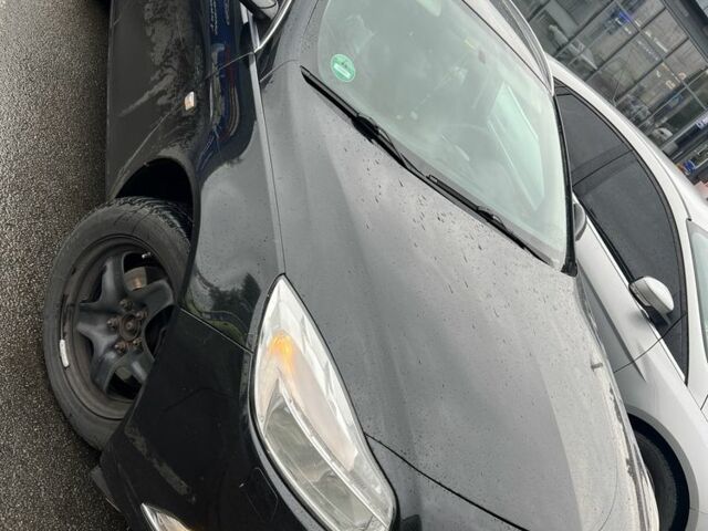 Чорний Опель Інсігнія, об'ємом двигуна 2 л та пробігом 500 тис. км за 3800 $, фото 1 на Automoto.ua