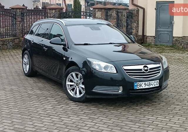 Черный Опель Инсигния, объемом двигателя 2 л и пробегом 215 тыс. км за 7250 $, фото 4 на Automoto.ua