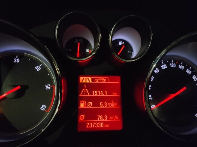 Черный Опель Инсигния, объемом двигателя 2 л и пробегом 248 тыс. км за 6999 $, фото 13 на Automoto.ua