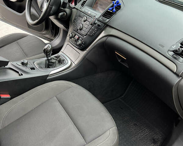 Черный Опель Инсигния, объемом двигателя 1.96 л и пробегом 230 тыс. км за 8500 $, фото 13 на Automoto.ua