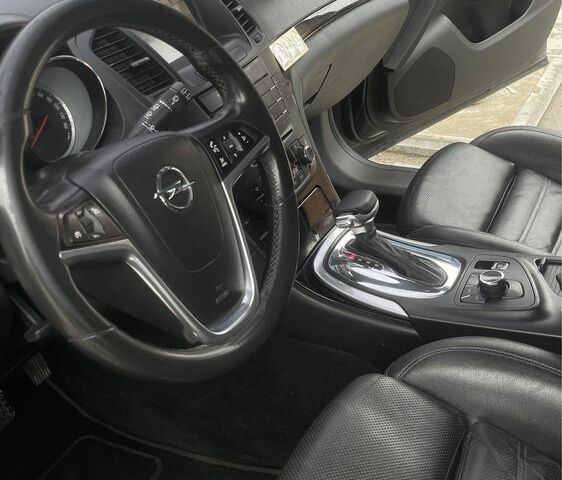 Чорний Опель Інсігнія, об'ємом двигуна 2 л та пробігом 362 тис. км за 8900 $, фото 5 на Automoto.ua