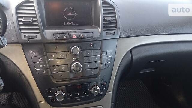 Черный Опель Инсигния, объемом двигателя 2 л и пробегом 400 тыс. км за 7500 $, фото 2 на Automoto.ua