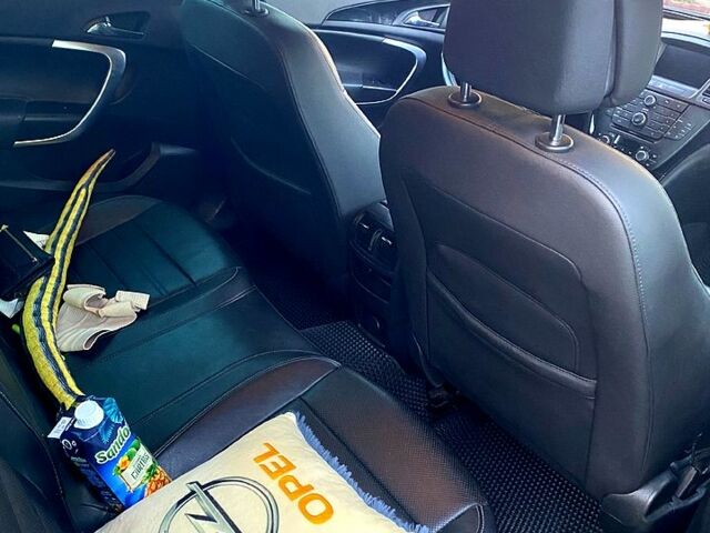 Черный Опель Инсигния, объемом двигателя 2 л и пробегом 200 тыс. км за 9500 $, фото 3 на Automoto.ua