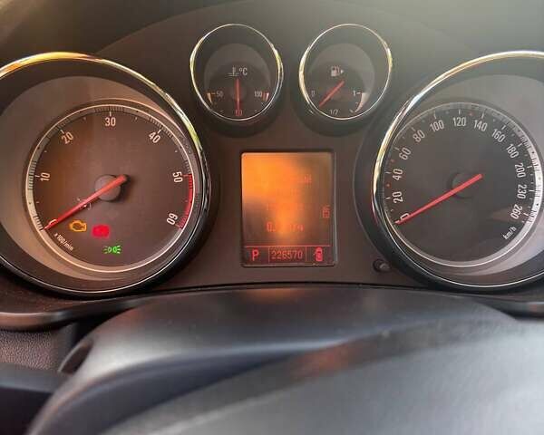 Черный Опель Инсигния, объемом двигателя 1.96 л и пробегом 226 тыс. км за 2900 $, фото 12 на Automoto.ua